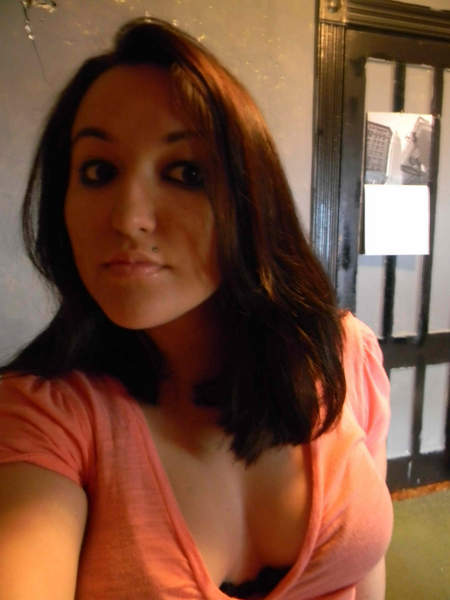 Caroline 23 ans sur Tours cherche un plan cul d'un soir