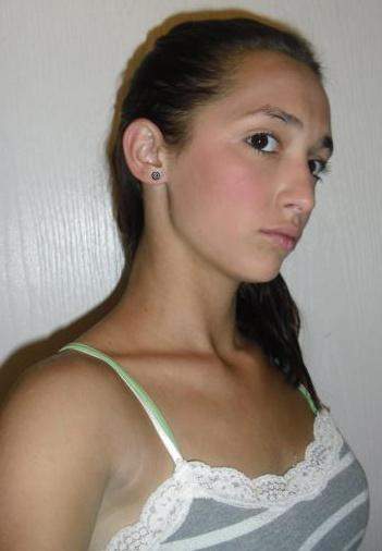 Louisa de 22ans sur Cannes cherche un homme