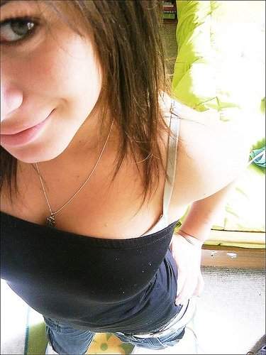 Jeune femme de 25 ans sur Bordeaux cherche un homme